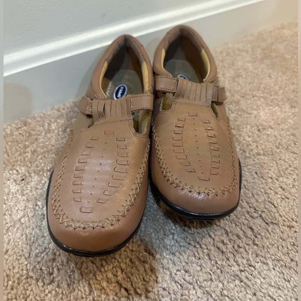 Dr Scholl’s Shoes Zelcro Closure Slip On Size 8 Light Brown